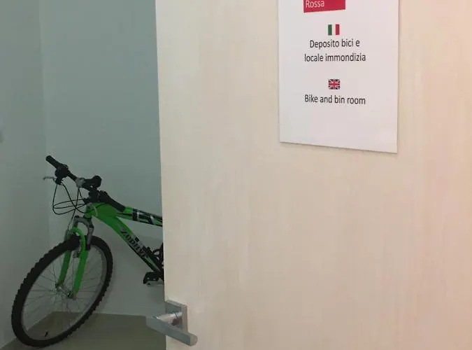 Rossa E Blu * فيلانويفا دي ألبينجا